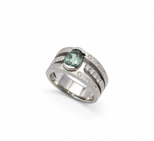 Charger l'image dans la galerie, Bague tourmaline vert lagon or blanc mat et diamants
